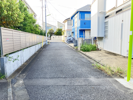 前面道路(南側から)