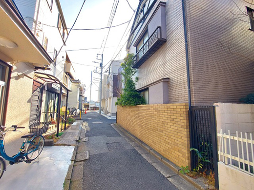 前面道路(東側)