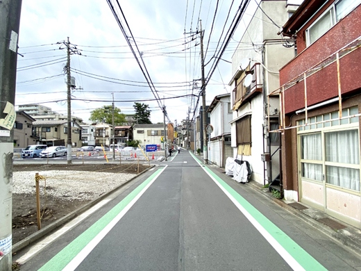 前面道路(北東側)