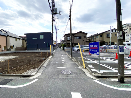 前面道路(北西側)