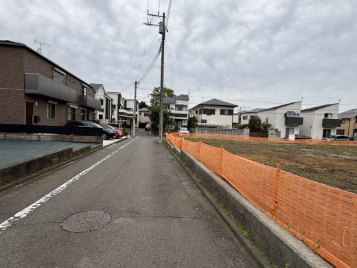 東南側前面道路